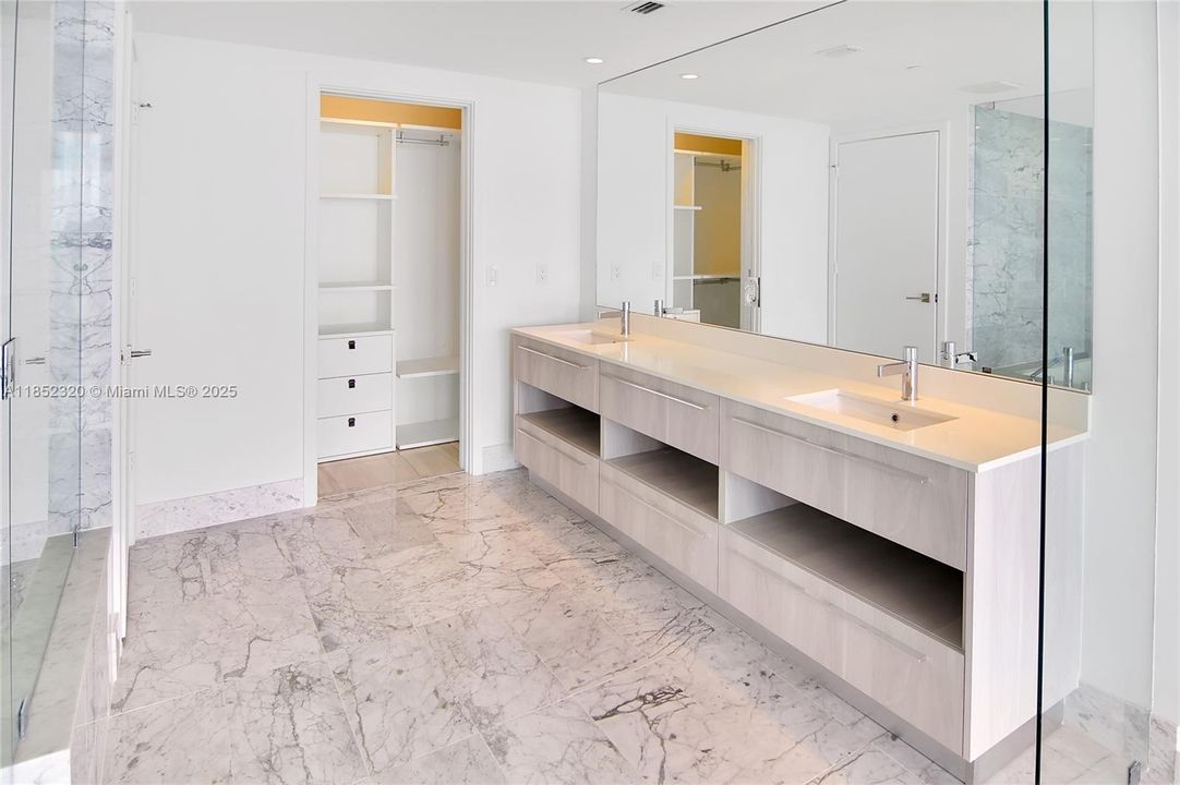 待售: $1,189,000 (2 贝兹, 2 浴室, 1088 平方英尺)