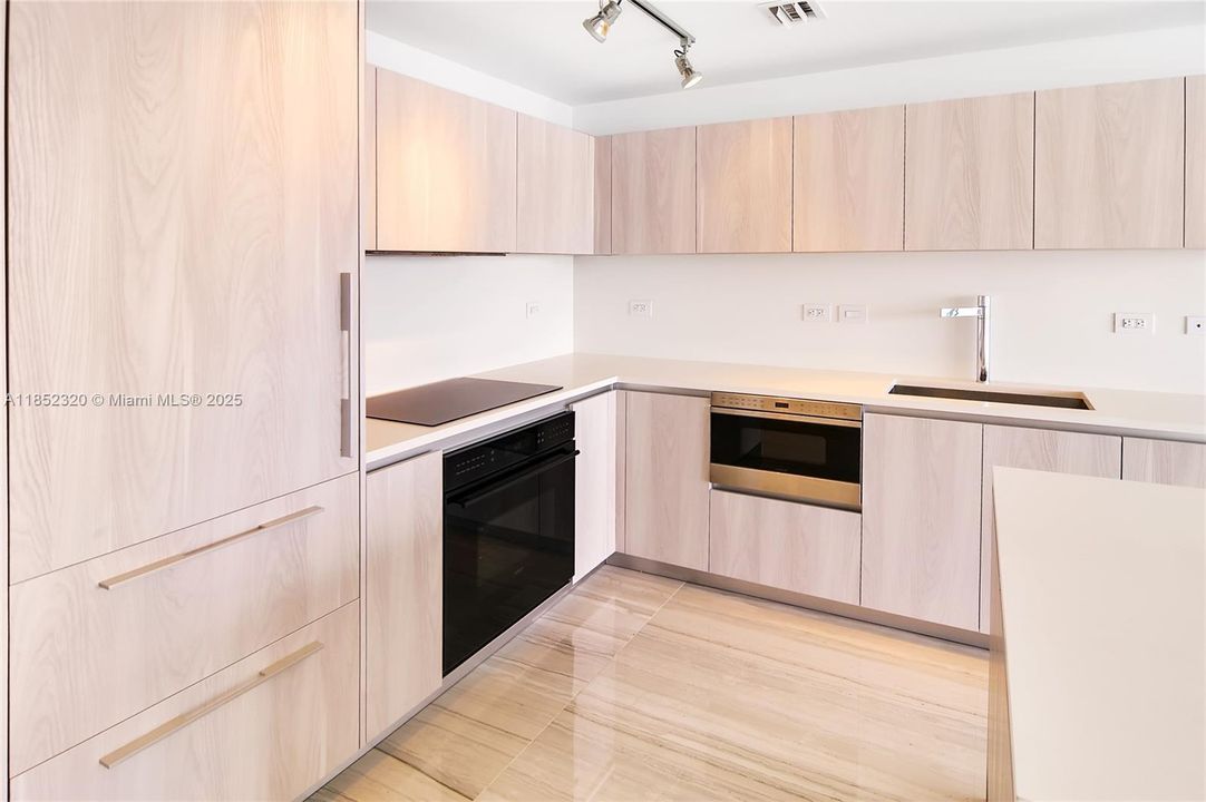 待售: $1,189,000 (2 贝兹, 2 浴室, 1088 平方英尺)