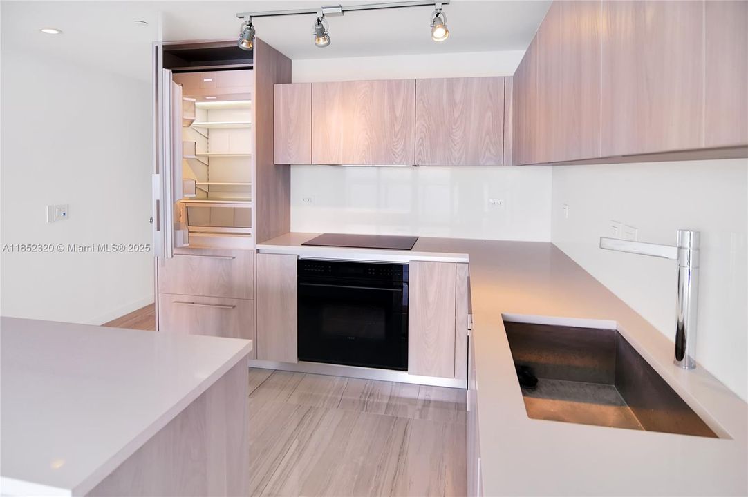 待售: $1,189,000 (2 贝兹, 2 浴室, 1088 平方英尺)