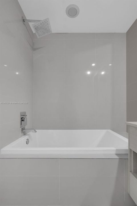 待售: $639,977 (1 贝兹, 2 浴室, 843 平方英尺)