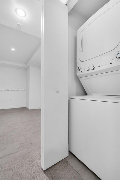 待售: $639,977 (1 贝兹, 2 浴室, 843 平方英尺)