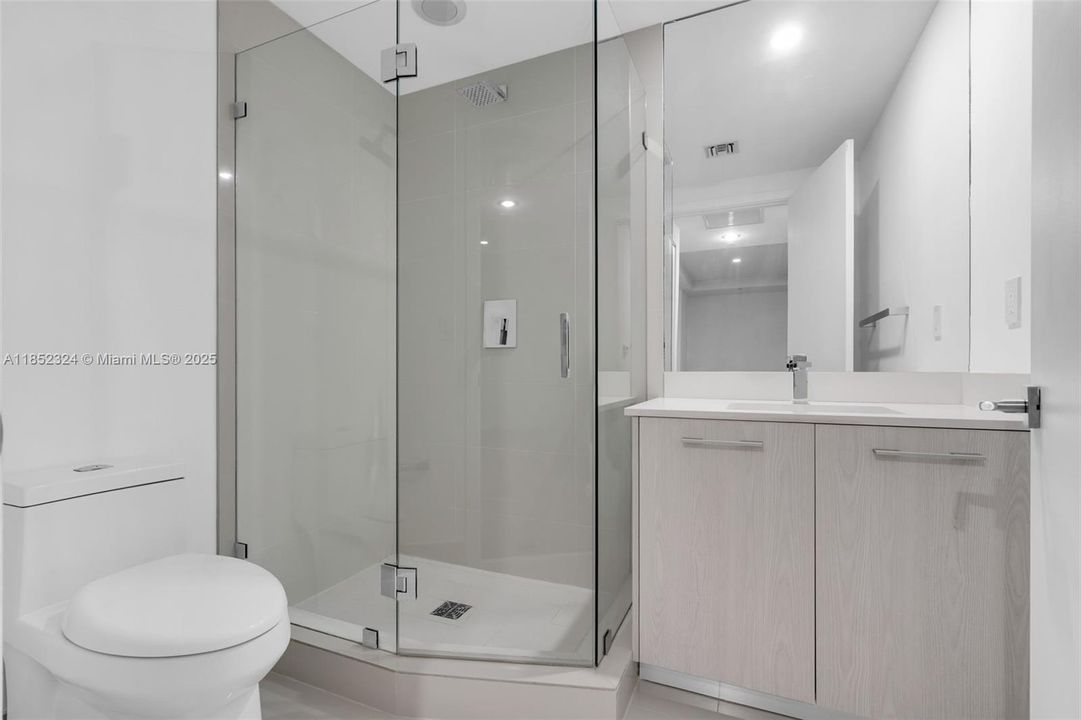 待售: $639,977 (1 贝兹, 2 浴室, 843 平方英尺)