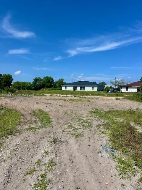 На продажу: $97,000 (0.45 acres)