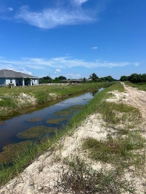 На продажу: $97,000 (0.45 acres)