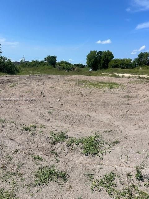 На продажу: $97,000 (0.45 acres)