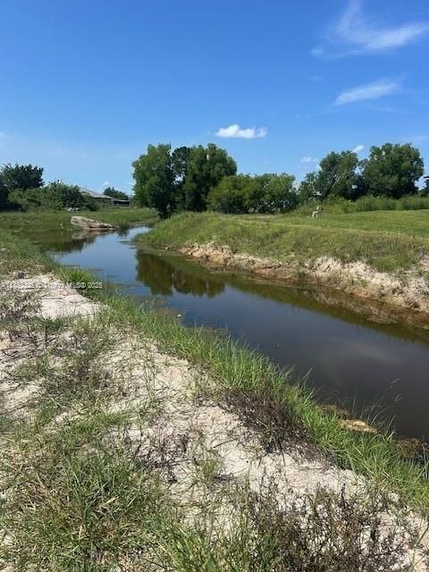 На продажу: $97,000 (0.45 acres)