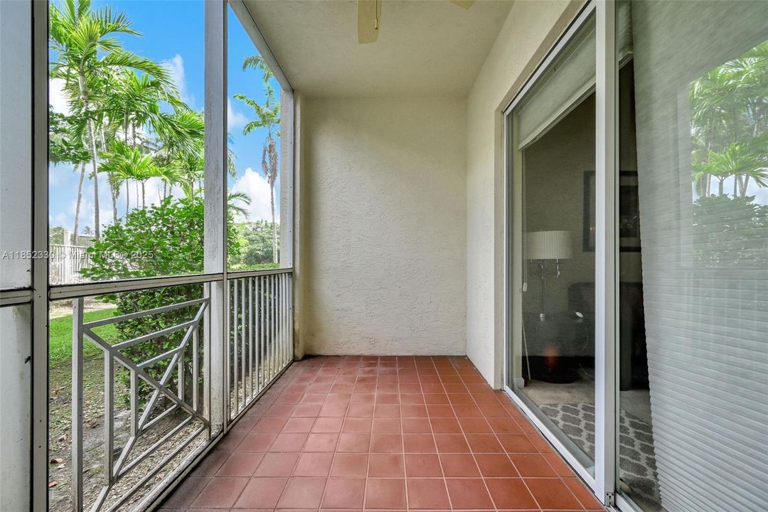 Activo con contrato: $370,000 (3 camas, 2 baños, 1707 Pies cuadrados)