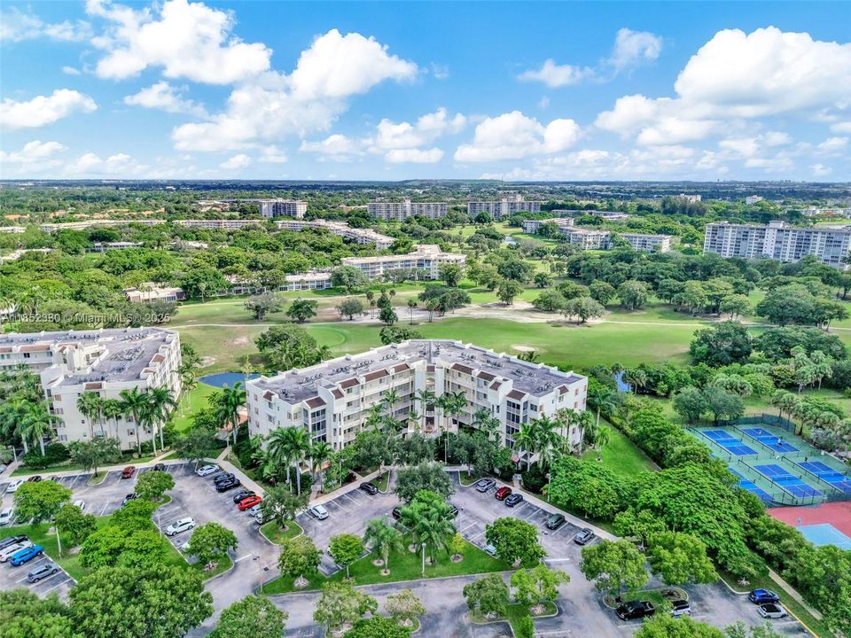 Activo con contrato: $370,000 (3 camas, 2 baños, 1707 Pies cuadrados)