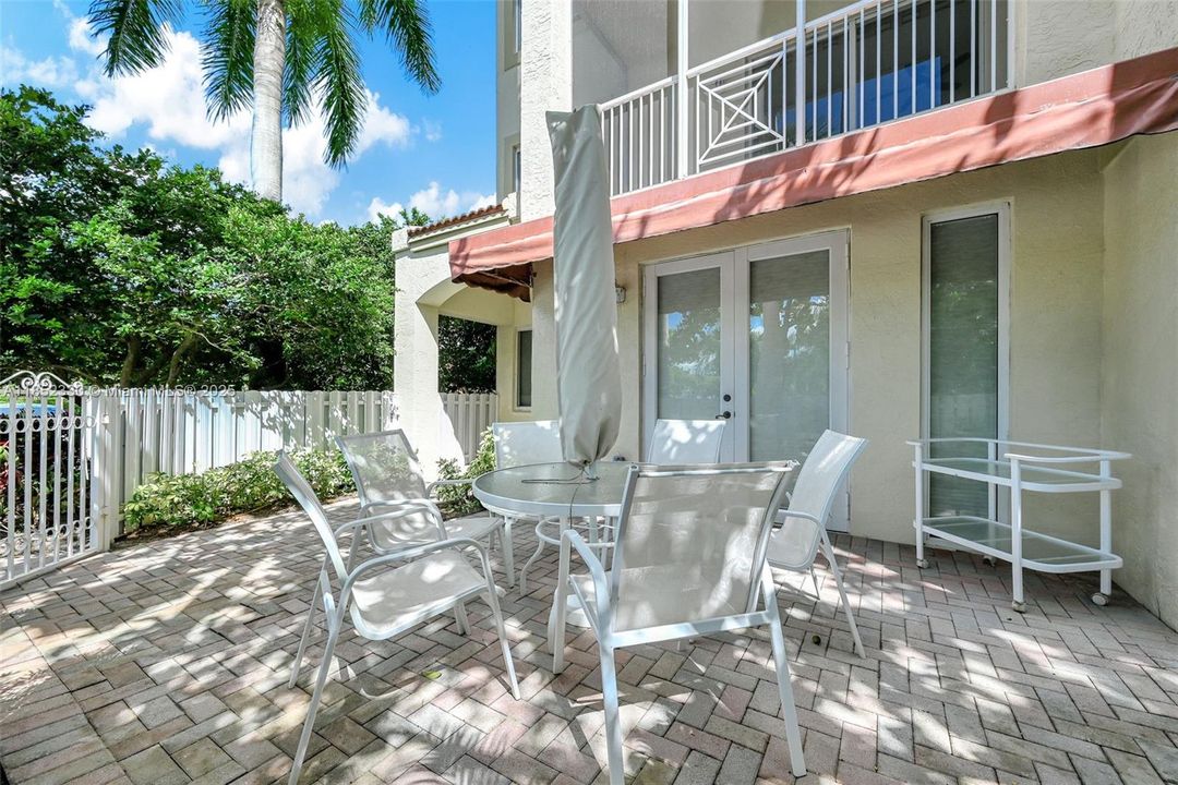 Activo con contrato: $370,000 (3 camas, 2 baños, 1707 Pies cuadrados)