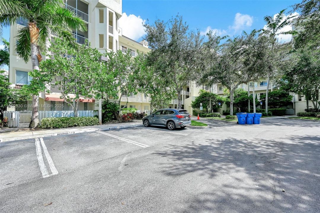 Activo con contrato: $370,000 (3 camas, 2 baños, 1707 Pies cuadrados)