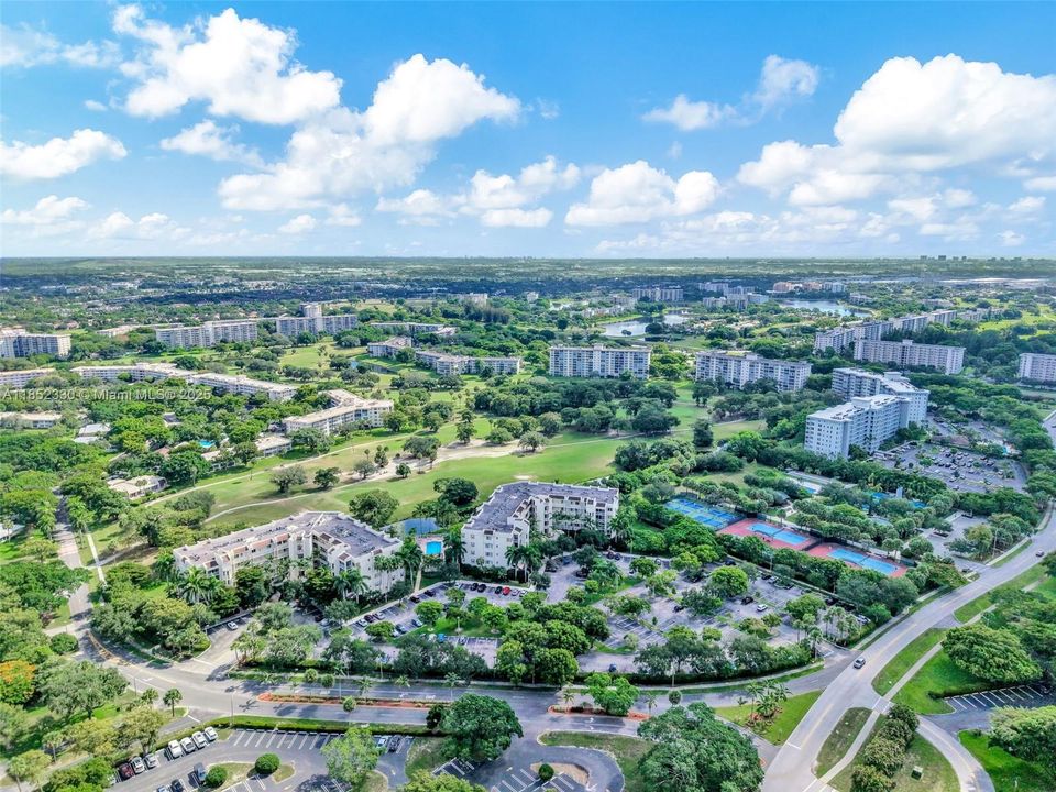 Activo con contrato: $370,000 (3 camas, 2 baños, 1707 Pies cuadrados)