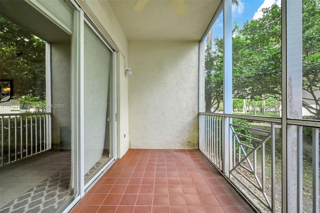 Activo con contrato: $370,000 (3 camas, 2 baños, 1707 Pies cuadrados)