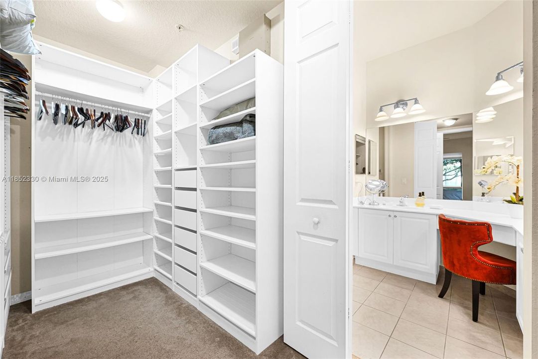 Activo con contrato: $370,000 (3 camas, 2 baños, 1707 Pies cuadrados)