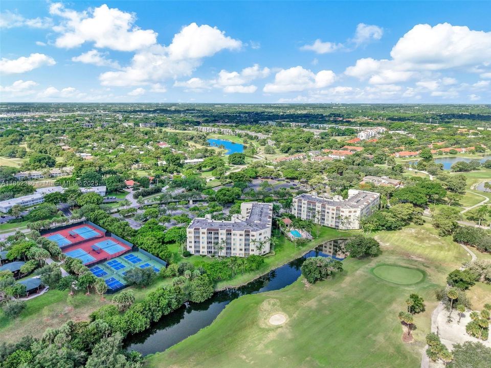 Activo con contrato: $370,000 (3 camas, 2 baños, 1707 Pies cuadrados)