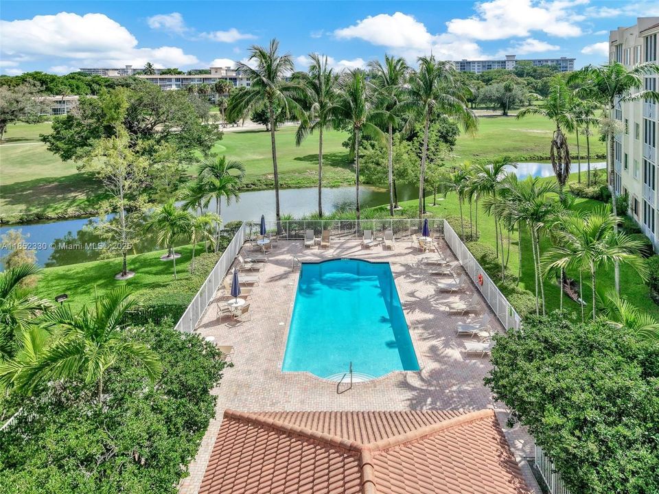 Activo con contrato: $370,000 (3 camas, 2 baños, 1707 Pies cuadrados)