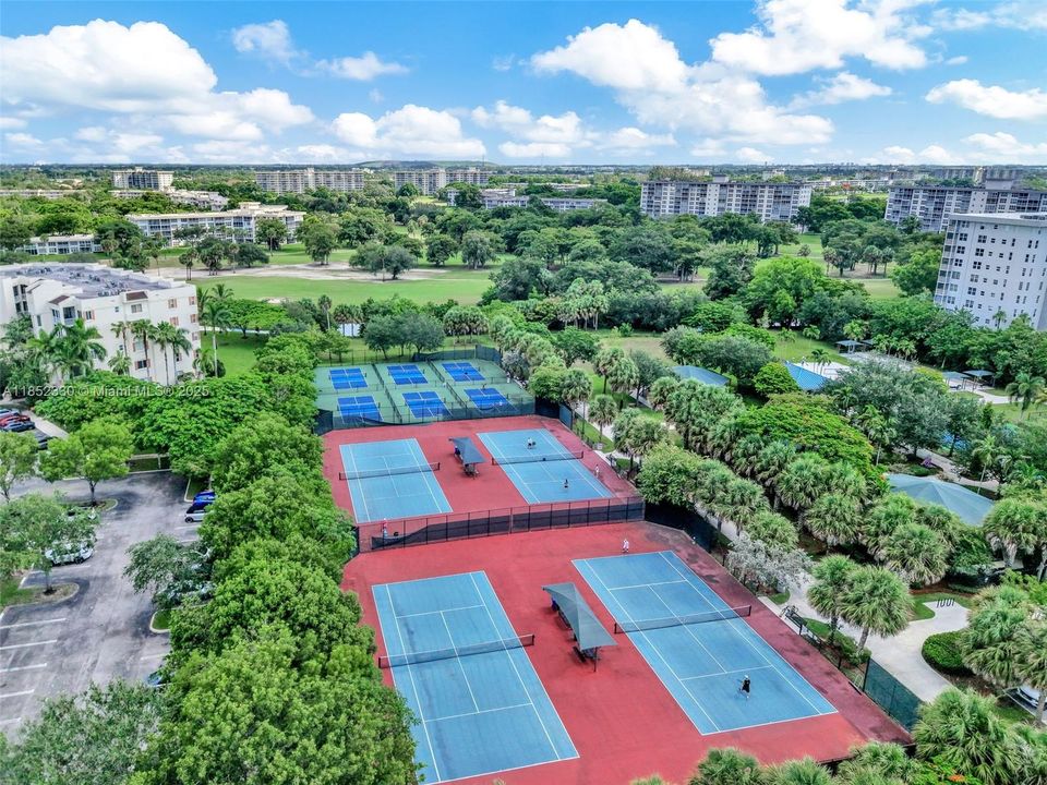 Activo con contrato: $370,000 (3 camas, 2 baños, 1707 Pies cuadrados)