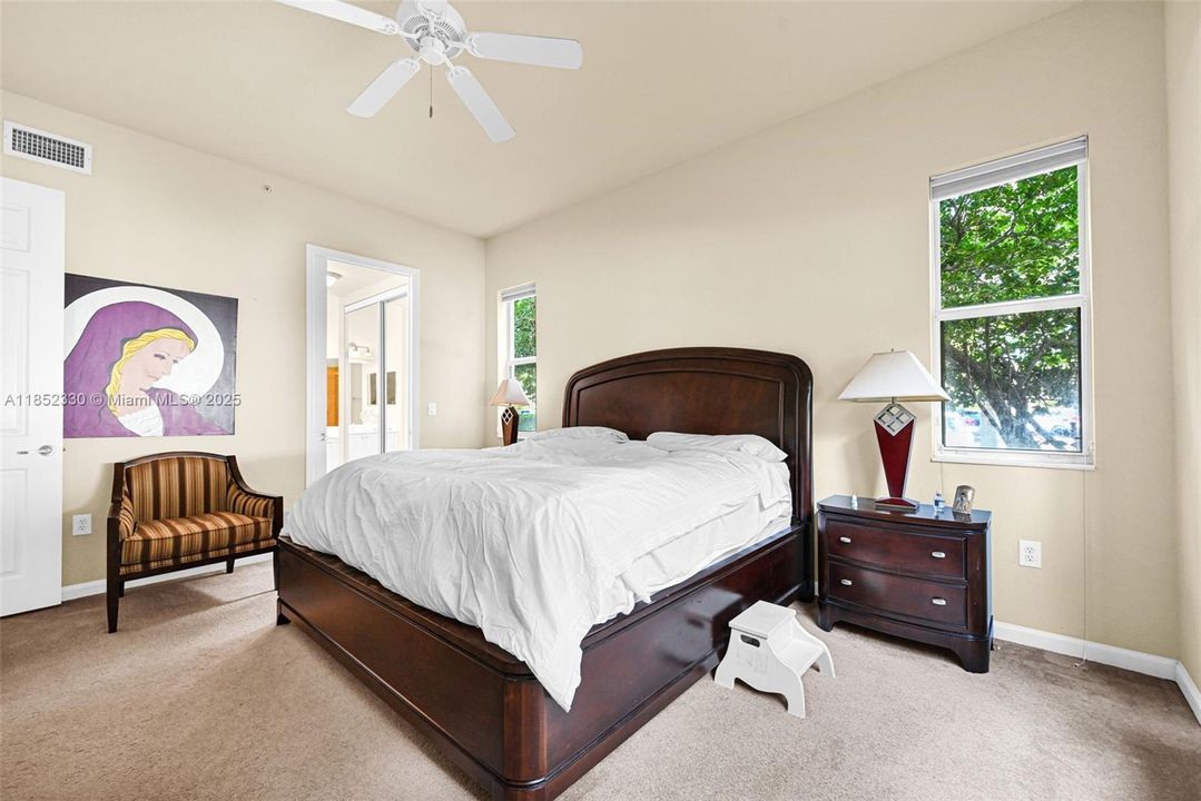 Activo con contrato: $370,000 (3 camas, 2 baños, 1707 Pies cuadrados)