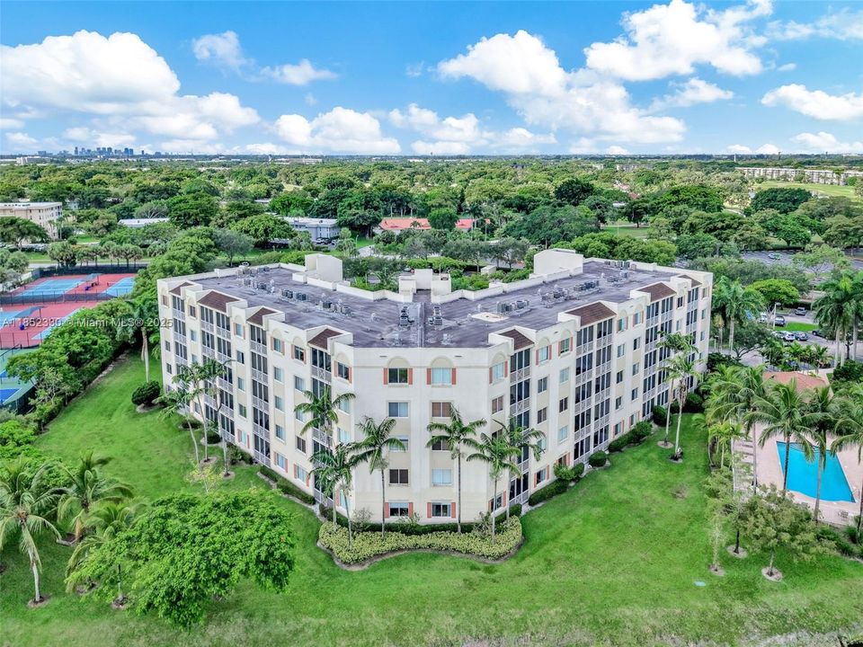 Activo con contrato: $370,000 (3 camas, 2 baños, 1707 Pies cuadrados)