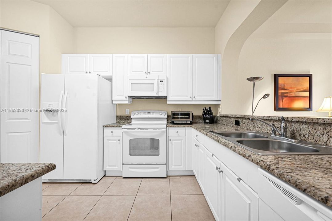 Activo con contrato: $370,000 (3 camas, 2 baños, 1707 Pies cuadrados)