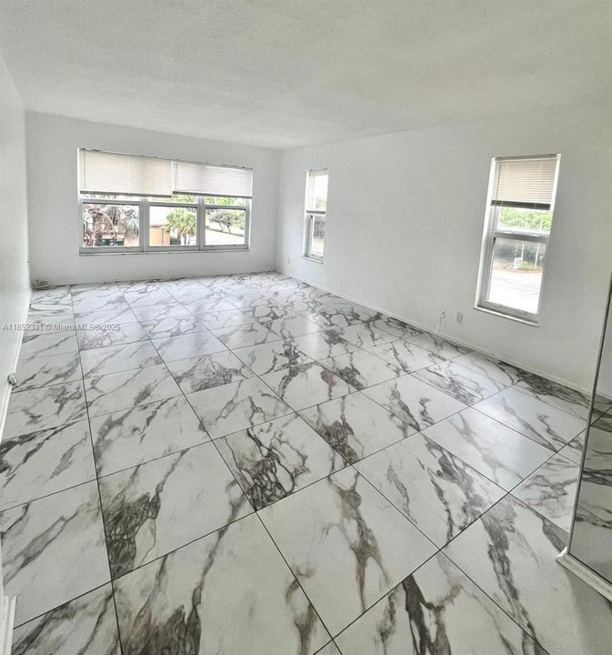 Под контрактом: $2,500 (2 спален, 2 ванн, 1202 Квадратных фут)