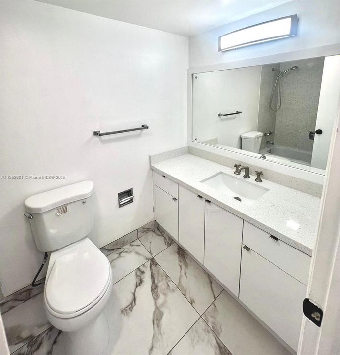 Под контрактом: $2,500 (2 спален, 2 ванн, 1202 Квадратных фут)