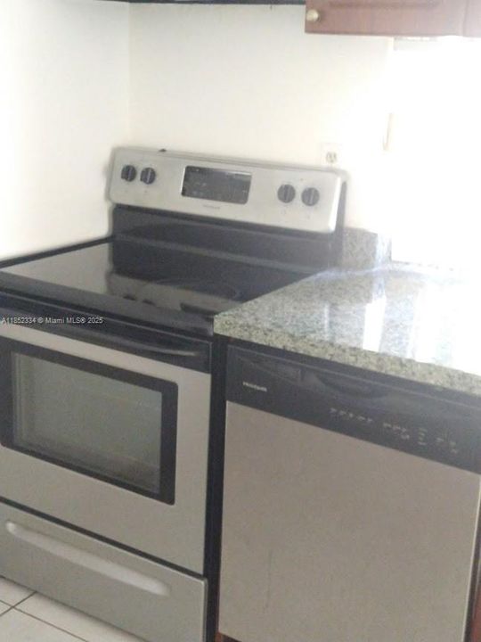 For Rent: $2,200 (1 beds, 1 baths, 767 Square Feet)