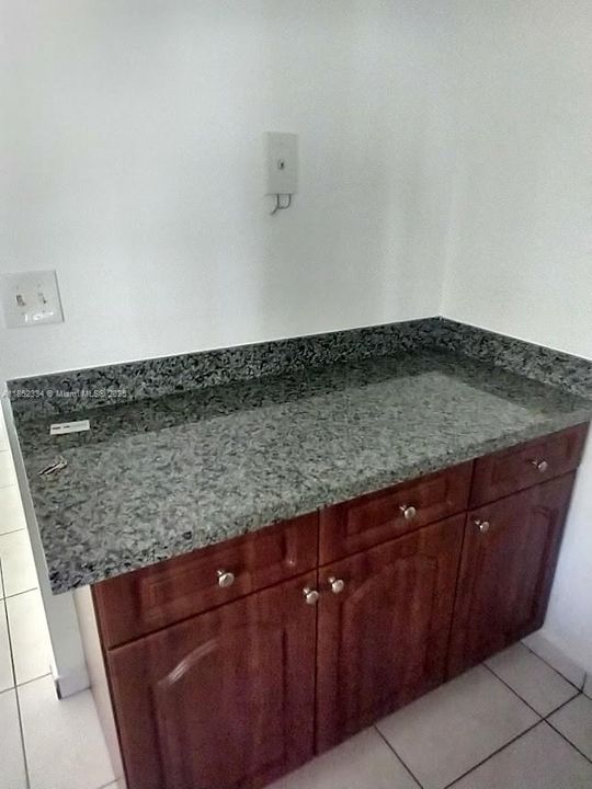 For Rent: $2,200 (1 beds, 1 baths, 767 Square Feet)