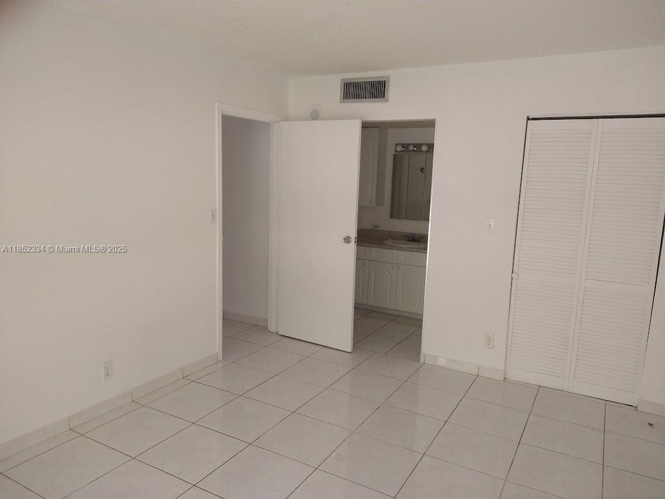 For Rent: $2,200 (1 beds, 1 baths, 767 Square Feet)