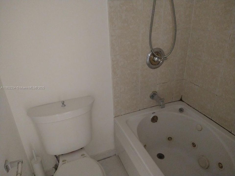 For Rent: $2,200 (1 beds, 1 baths, 767 Square Feet)