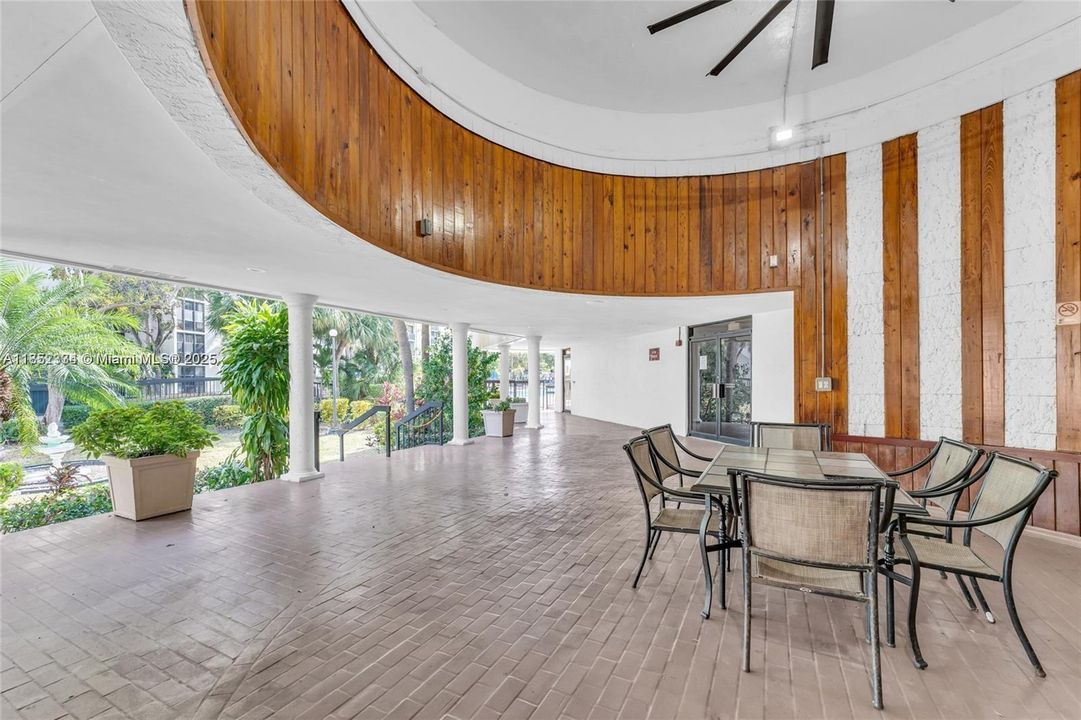 For Rent: $2,200 (1 beds, 1 baths, 767 Square Feet)