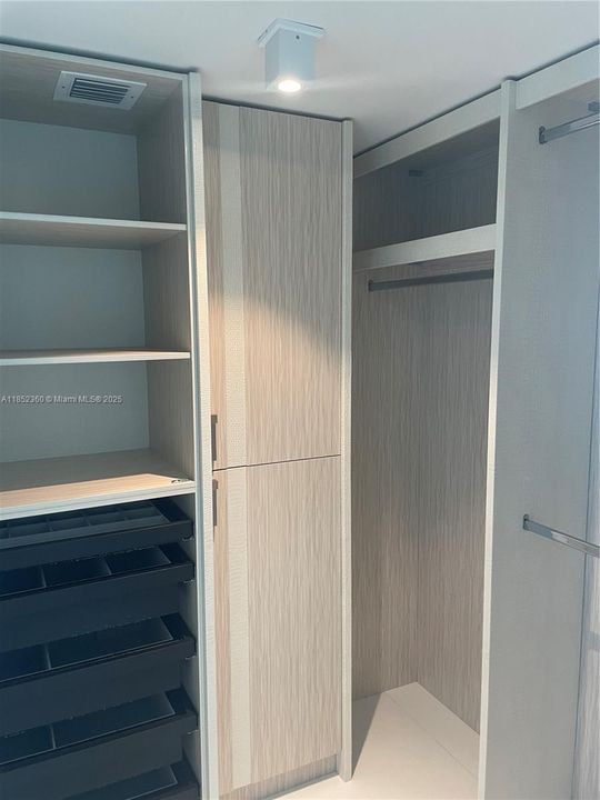 For Sale: $2,700,000 (4 beds, 4 baths, 3088 Square Feet)