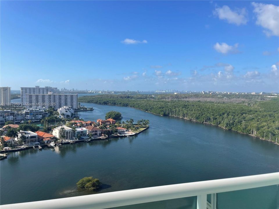 For Sale: $2,700,000 (4 beds, 4 baths, 3088 Square Feet)