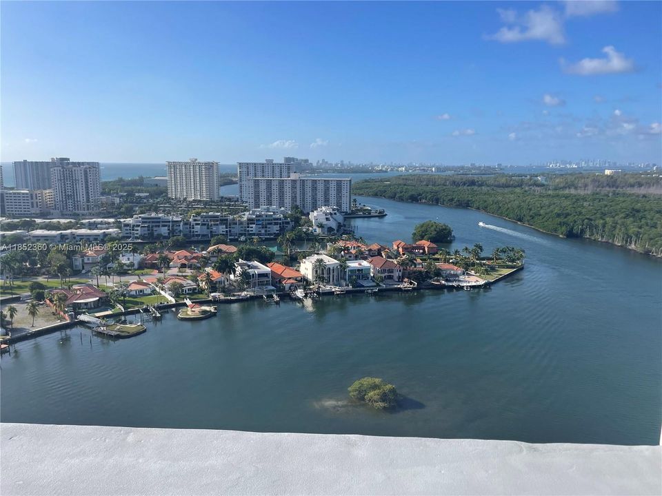 For Sale: $2,700,000 (4 beds, 4 baths, 3088 Square Feet)