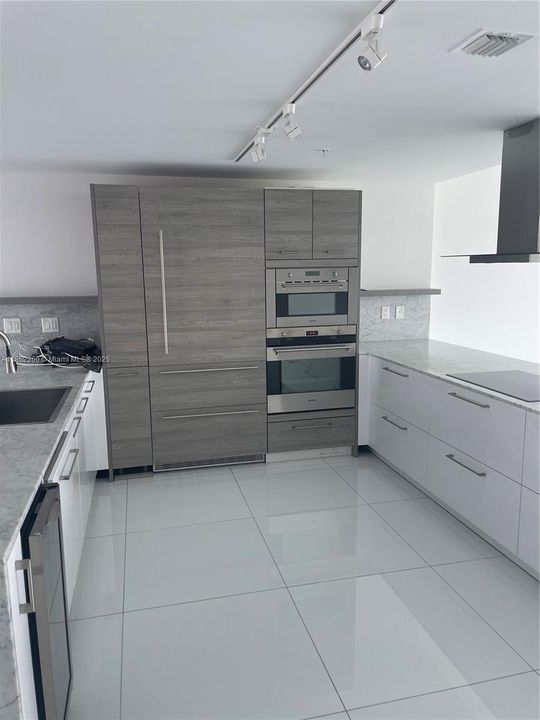 For Sale: $2,700,000 (4 beds, 4 baths, 3088 Square Feet)