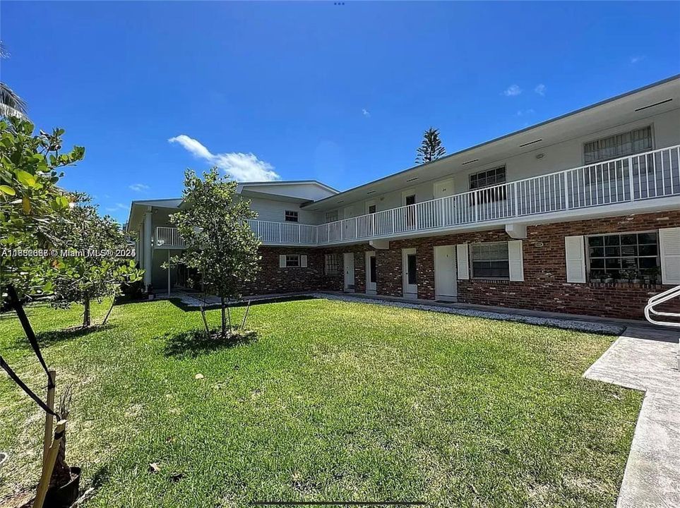 Recently Sold: $495,000 (1 beds, 1 baths, 530 Square Feet)