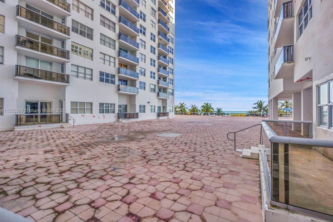 For Sale: $545,000 (2 beds, 2 baths, 1290 Square Feet)