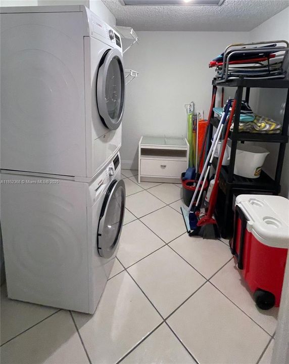 For Sale: $545,000 (2 beds, 2 baths, 1290 Square Feet)