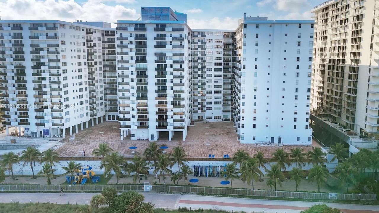 For Sale: $545,000 (2 beds, 2 baths, 1290 Square Feet)