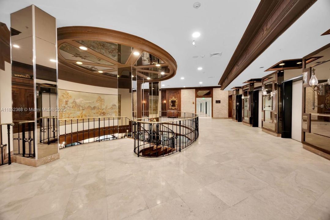 For Sale: $545,000 (2 beds, 2 baths, 1290 Square Feet)