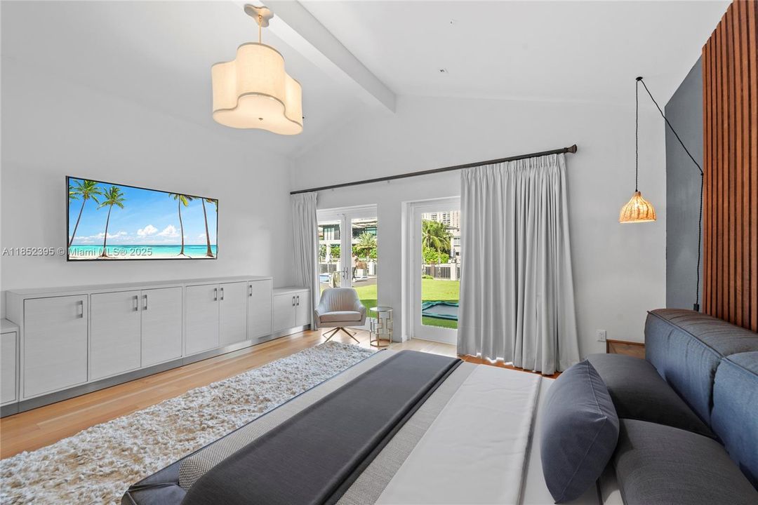 For Sale: $8,995,000 (7 beds, 5 baths, 4596 Square Feet)