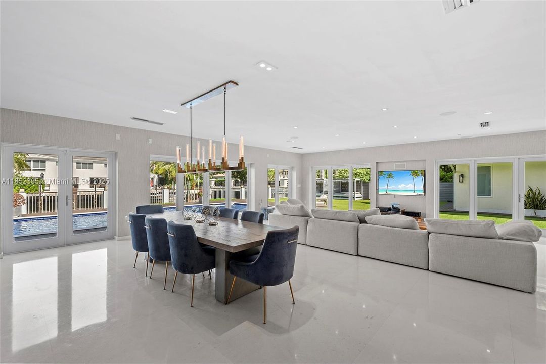 For Sale: $8,995,000 (7 beds, 5 baths, 4596 Square Feet)