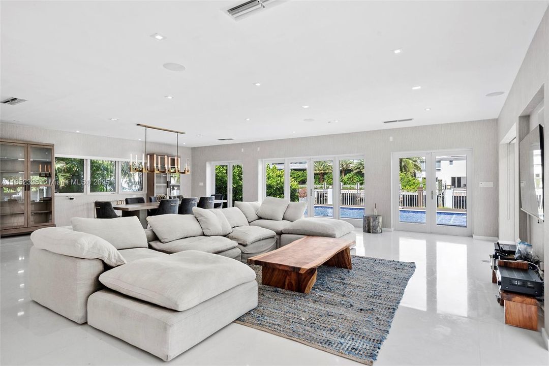 For Sale: $8,995,000 (7 beds, 5 baths, 4596 Square Feet)