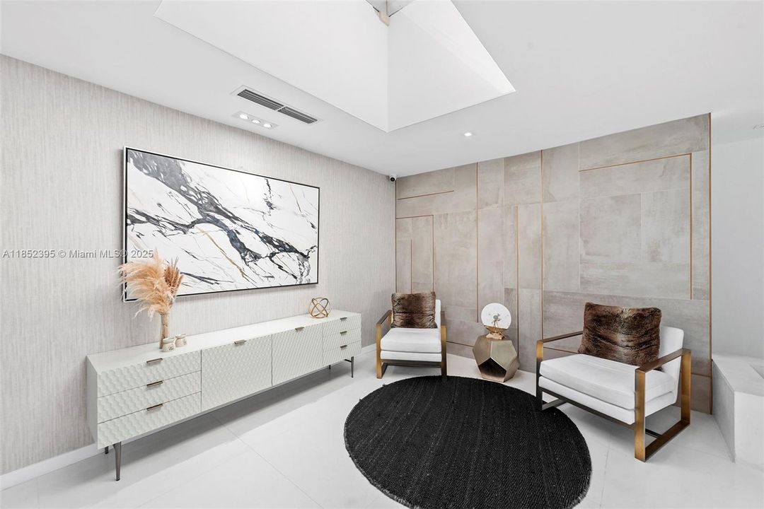 For Sale: $8,995,000 (7 beds, 5 baths, 4596 Square Feet)