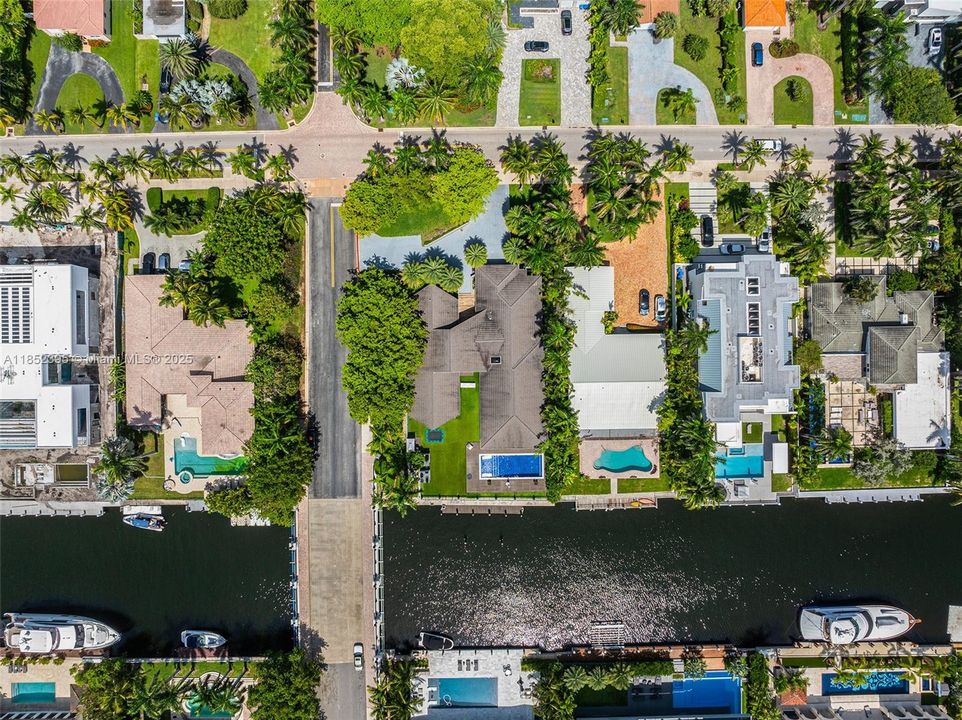 For Sale: $8,995,000 (7 beds, 5 baths, 4596 Square Feet)