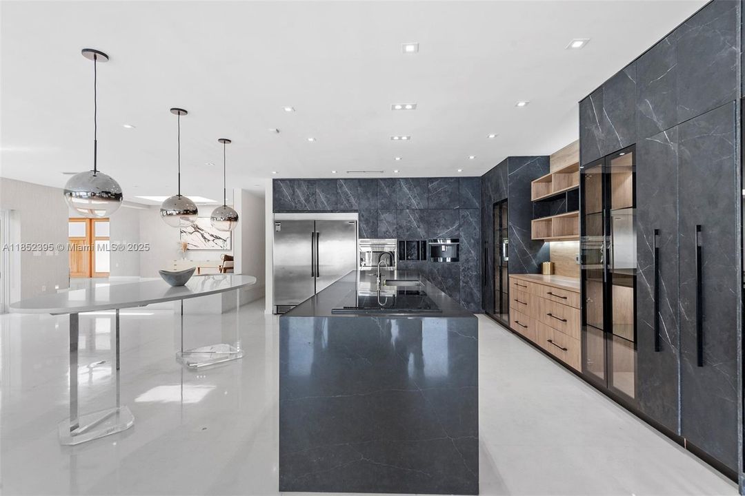 For Sale: $8,995,000 (7 beds, 5 baths, 4596 Square Feet)