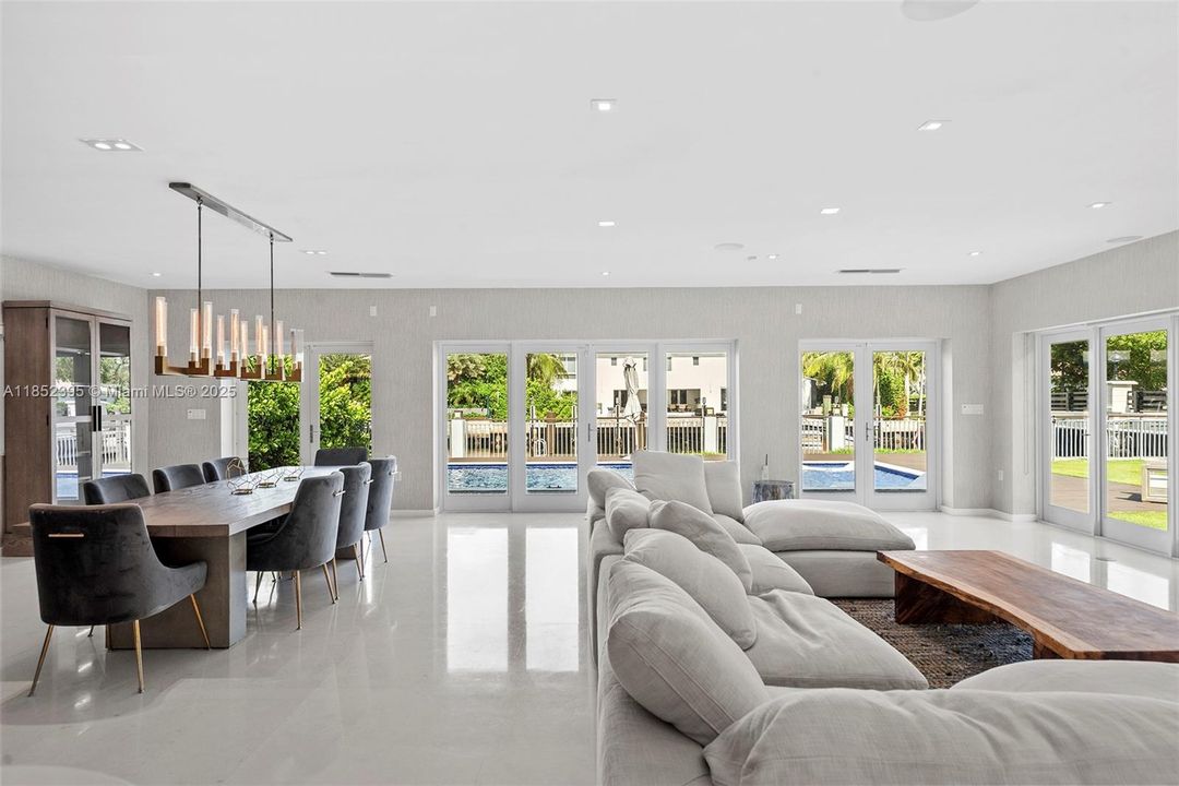 For Sale: $8,995,000 (7 beds, 5 baths, 4596 Square Feet)