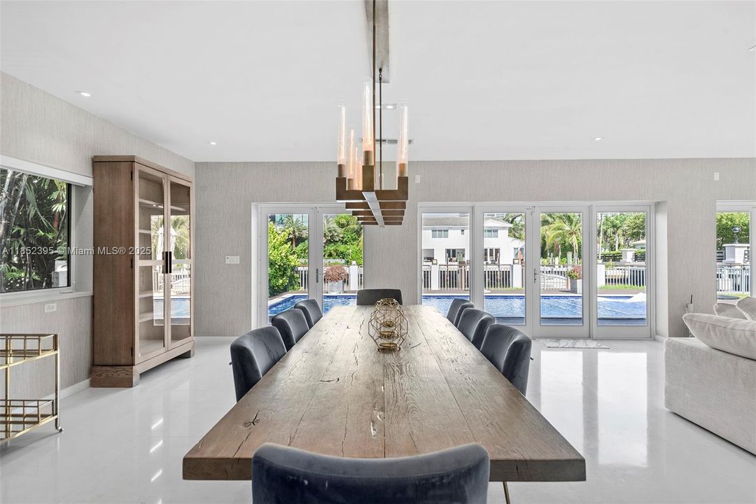 For Sale: $8,995,000 (7 beds, 5 baths, 4596 Square Feet)