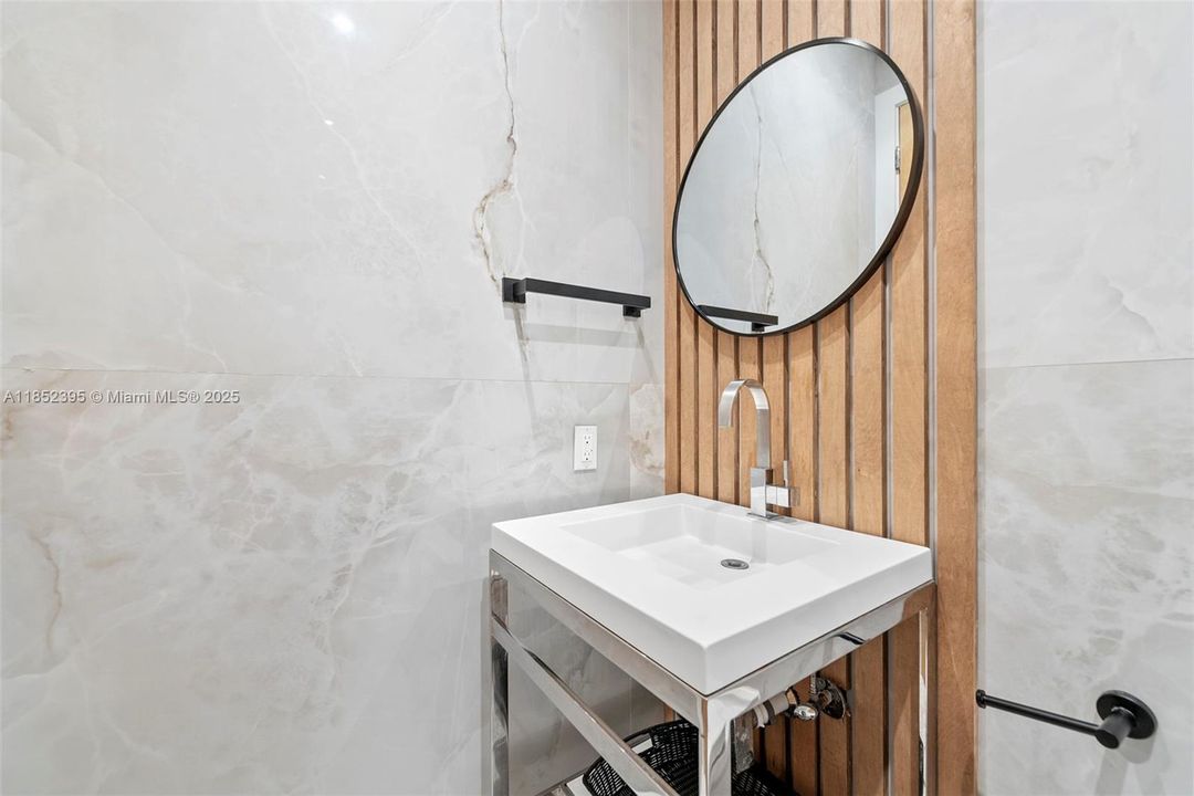 For Sale: $8,995,000 (7 beds, 5 baths, 4596 Square Feet)