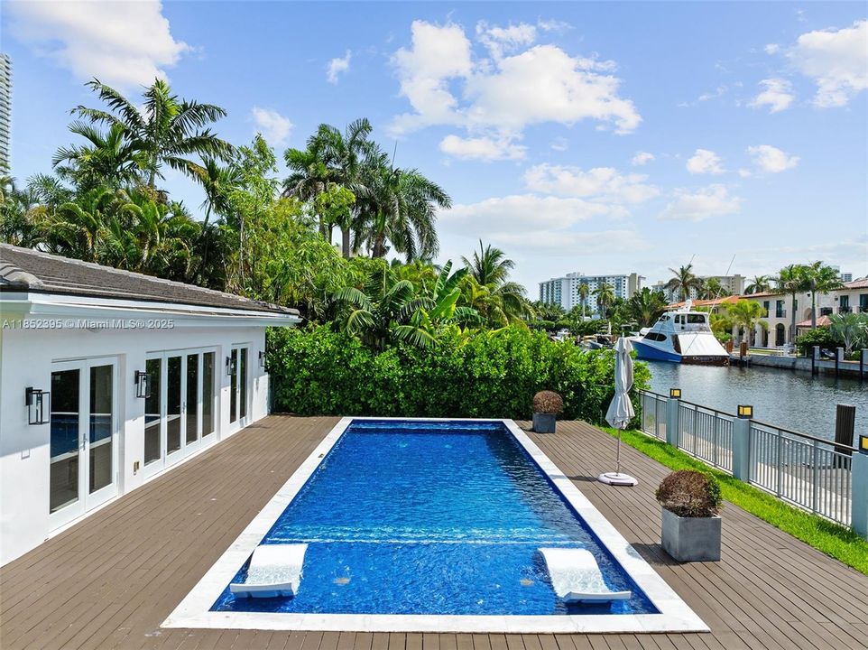 For Sale: $8,995,000 (7 beds, 5 baths, 4596 Square Feet)