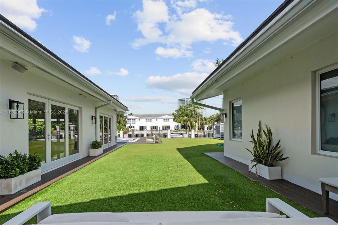 For Sale: $8,995,000 (7 beds, 5 baths, 4596 Square Feet)